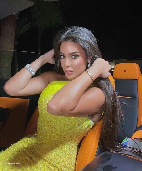 Yasmine Sabri star naked picture