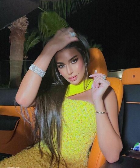 Yasmine Sabri xxx model photo