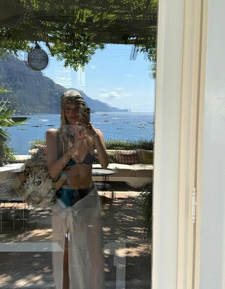 Leonie Hanne high quality star galleries