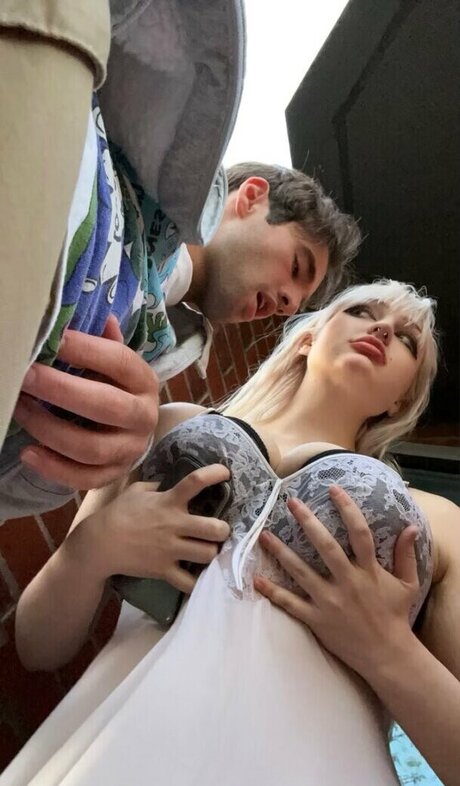 TalkFastEllie model xxx image