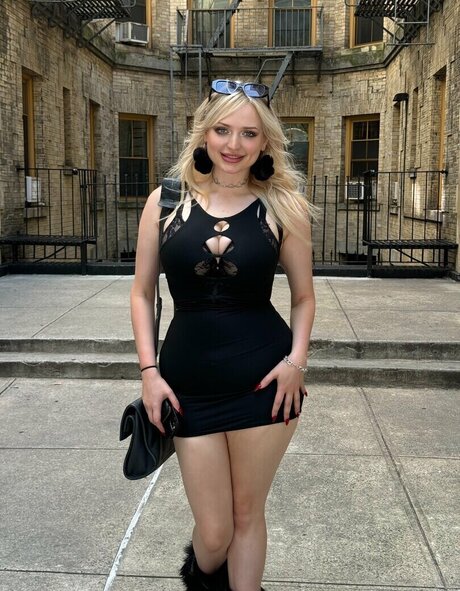 TalkFastEllie pornstar nude galleries