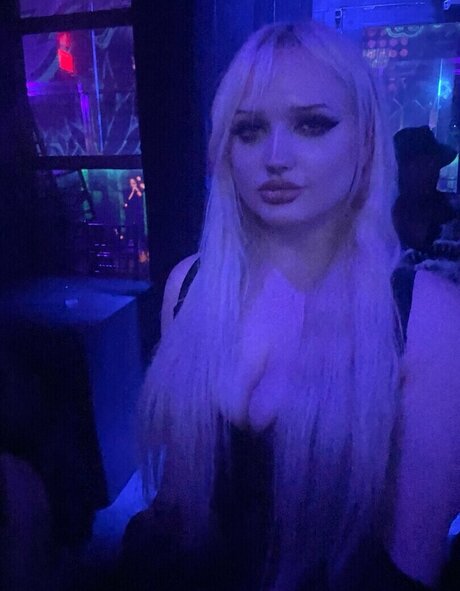 TalkFastEllie model pornographic img