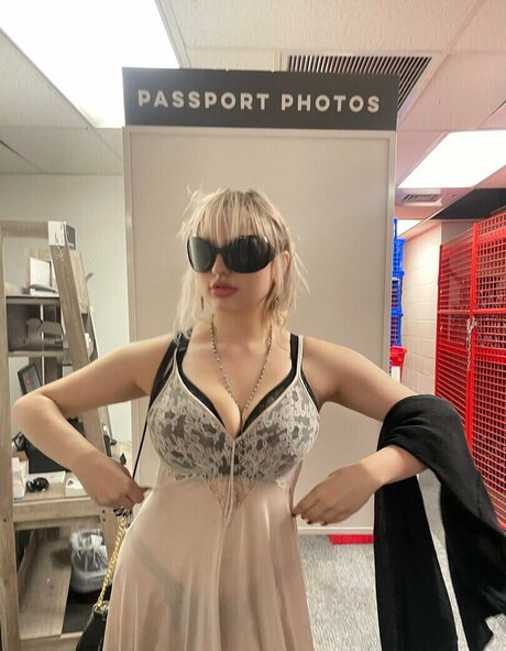 TalkFastEllie naked actress images