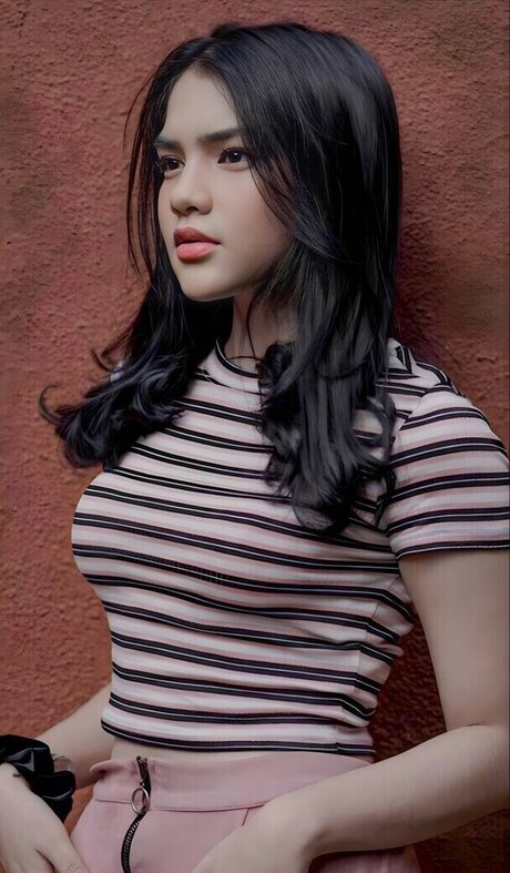 Davina Karamoy perfect actress images