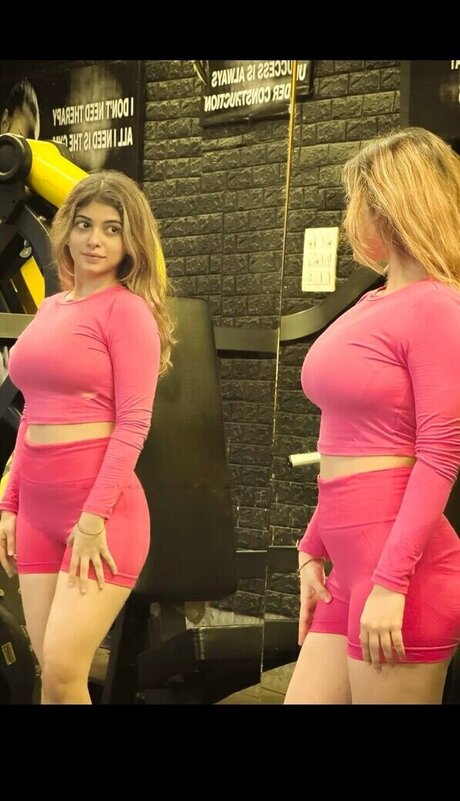 Riya Pandey art actress pics