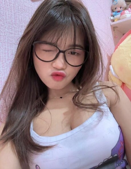 Riska Saputri nude actress gallery