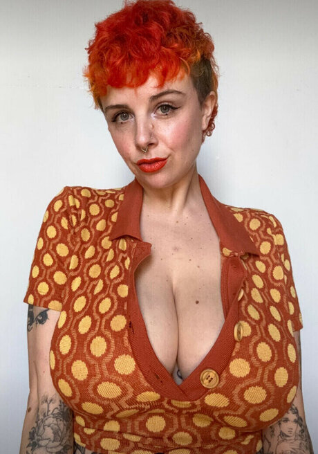 Lola milk free actress img