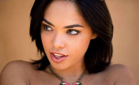 Selena Santana pretty actress photo