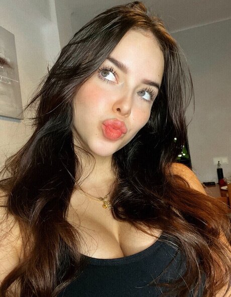 Sabrina Salvatierra hd model pic