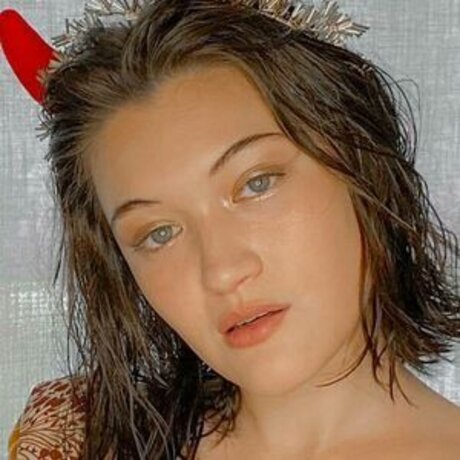 Isa Briones star hd photos