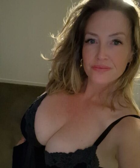 katestofkates model top image