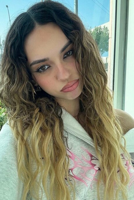 Daniela Avanzini naked model pictures