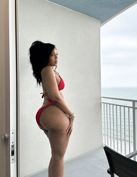 Imsodliteful naked model photo