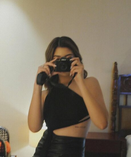 Lianne Valentin high quality model img