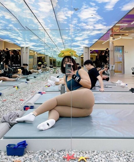 Hellini fit star high quality picture