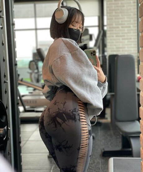 Hellini fit nude pornstar img