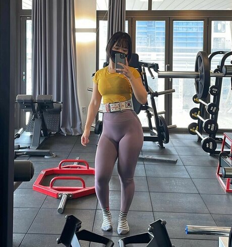 Hellini fit model top image