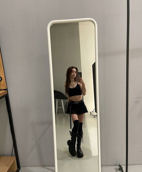 Leytink model nude pics