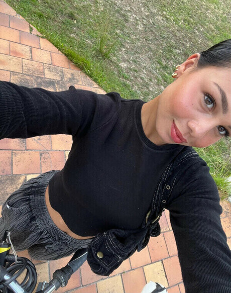 elise cm hd star pic