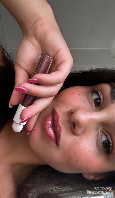 elise cm erotic model pic