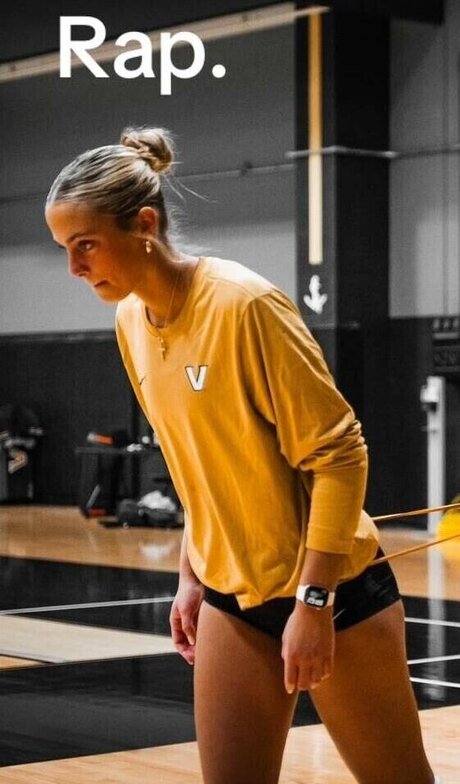 Taryn DeWese porn model gallery