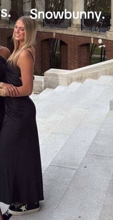 Taryn DeWese erotic model photo