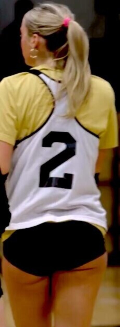 Taryn DeWese model top img