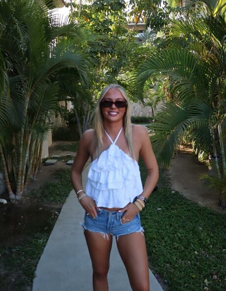 Taryn DeWese porn star img