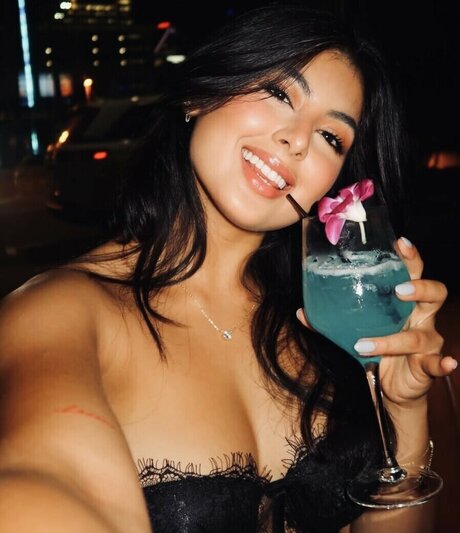 Valeria Guerra high quality star photos