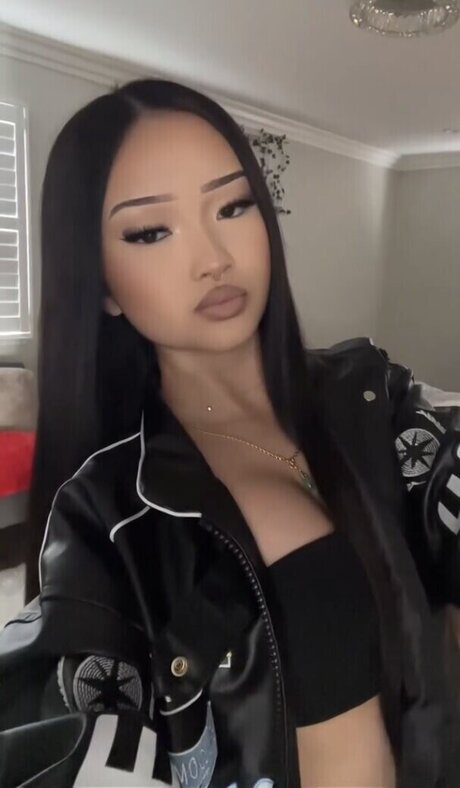 Kaylieee w adult model img