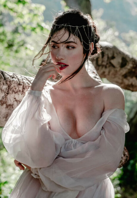 Maud Elena adult star img