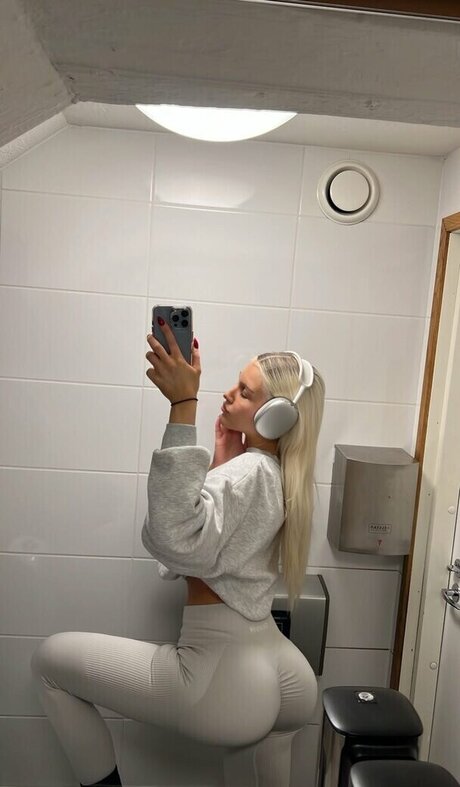 Annagretaaaa erotic pornstar photo