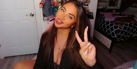 Selenalenaxo hot pornstar photo