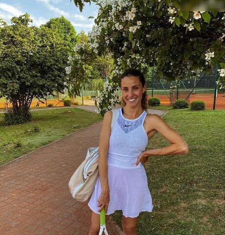 Nadine Menz adult model picture