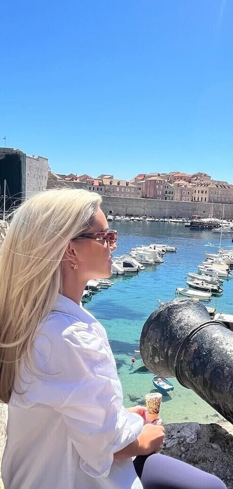 Eilidh Scott pretty pornstar pics