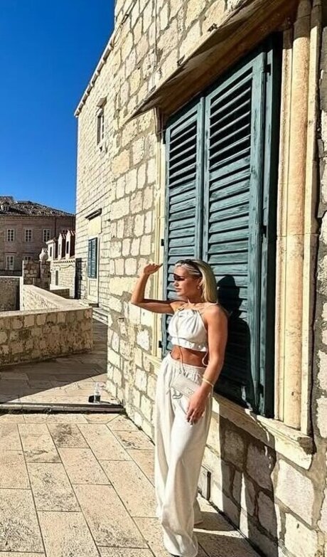 Eilidh Scott porn model gallery