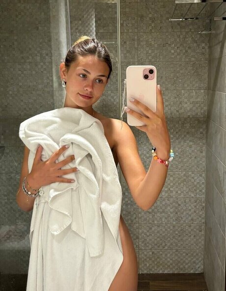 emilauri nice pornstar img