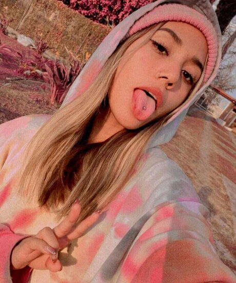 Saturnna Moon model adult pic