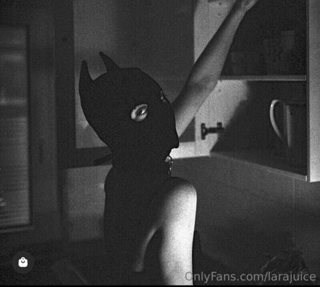 Lara Juice pretty actress images