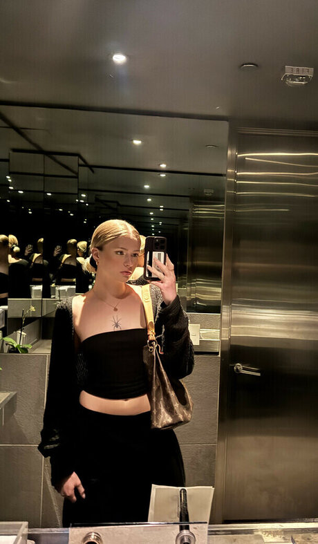 Lillersxoxo xxx pornstar pictures