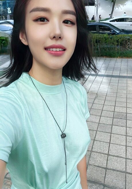 Thea Lee star naked pics