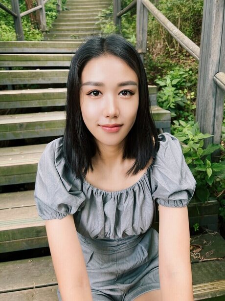 Thea Lee adult model pics