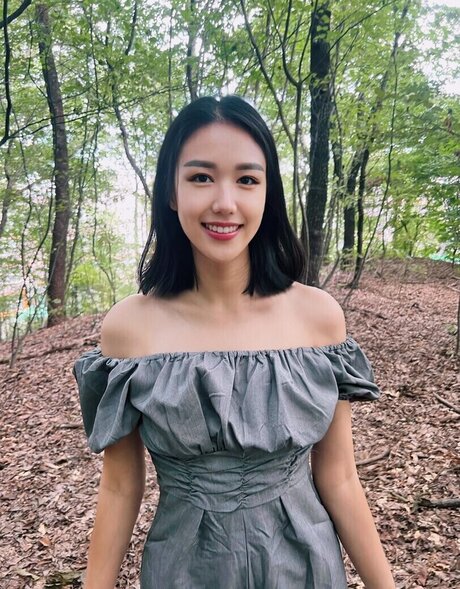 Thea Lee hot model archive