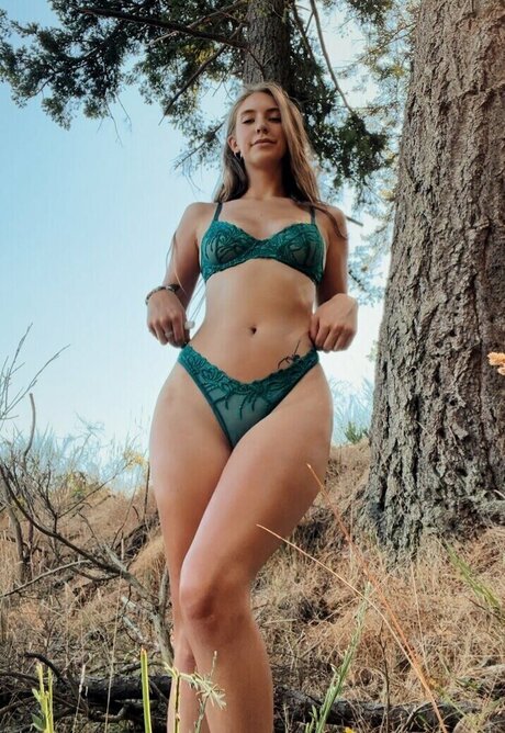 Emily Brooks erotic actress pics