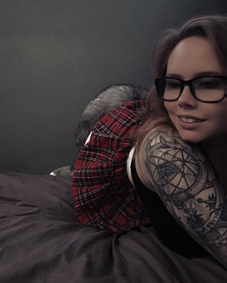 brattyprincess26 art model pic