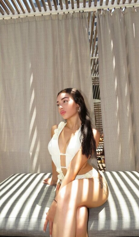 julbellaa porn actress photo