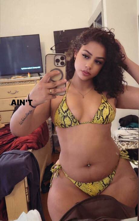 Thick Baddie Forevaa laii pornstar sexy pic