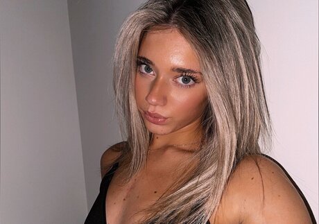 Katelyn Breann star perfect photos