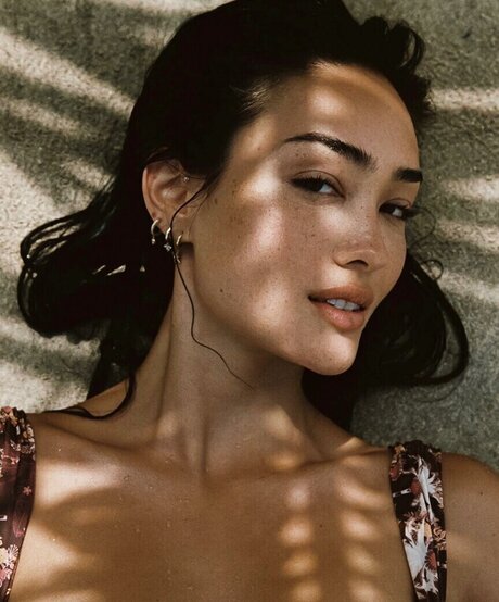 Elizabeth Wood star sexy pic