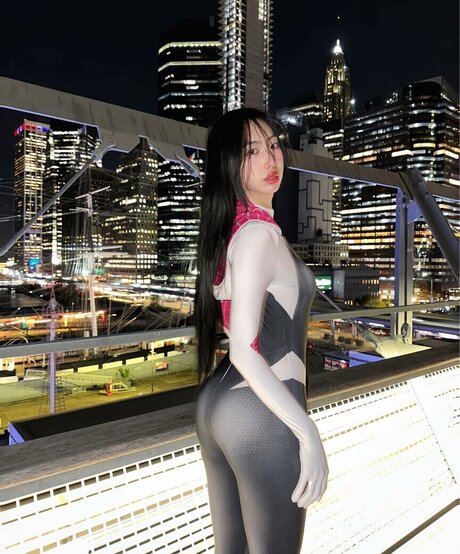 mollyshen model hot photo